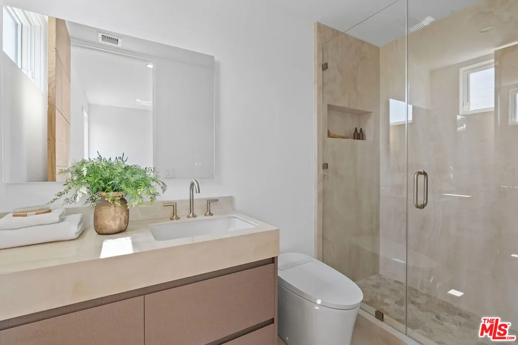 11622 Charnock Road, Los Angeles, California 90066 home-pic-24